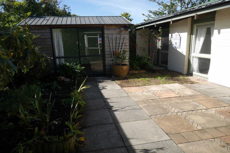 Photo of property in 32 Raekura Place, Redcliffs, Christchurch, 8081