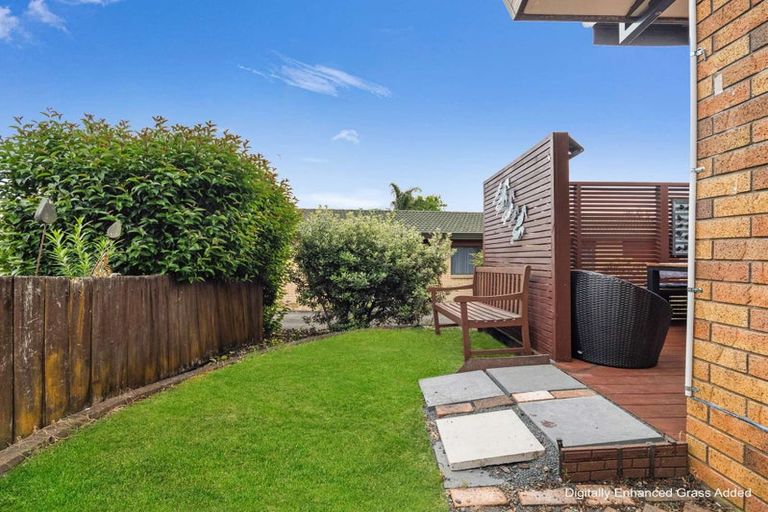 Photo of property in 42 Bodi Place, Te Atatu South, Auckland, 0610