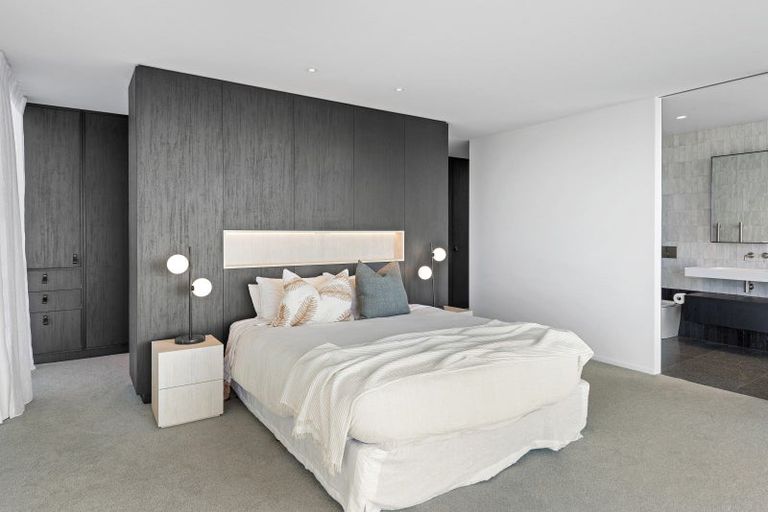 Photo of property in 32 Mount Pleasant Road, Mount Pleasant, Christchurch, 8081