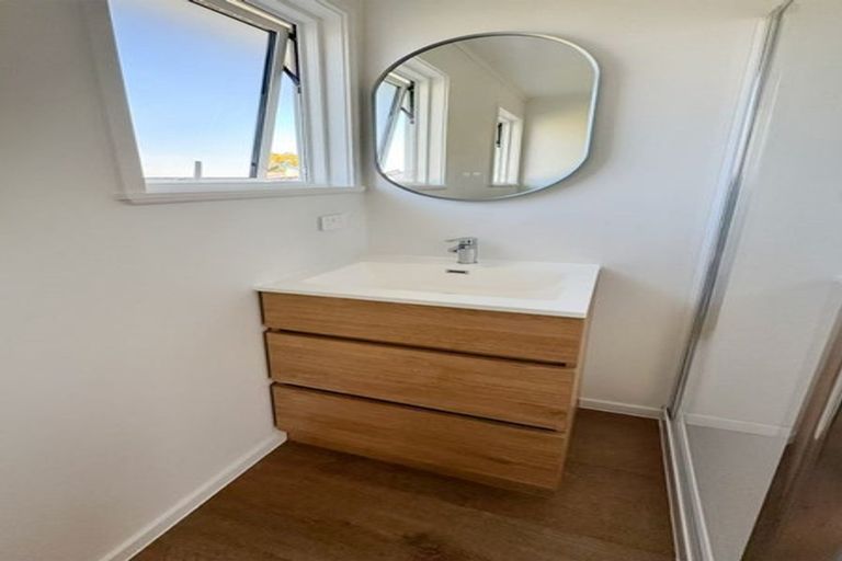 Photo of property in 80 Riverpark Crescent, Henderson, Auckland, 0610