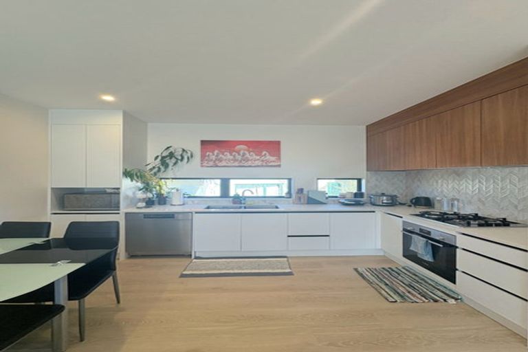 Photo of property in 20f Gilliam Street, New Lynn, Auckland, 0600
