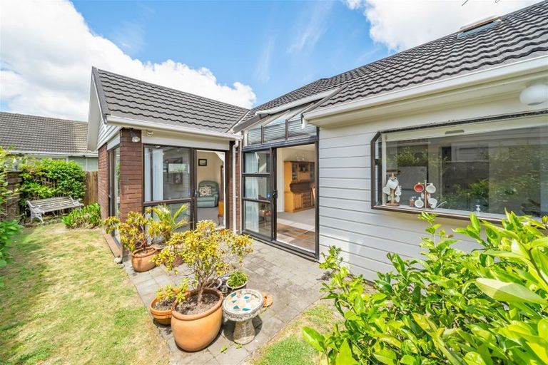 Photo of property in 2/60 Garden Road, Avalon, Lower Hutt, 5011