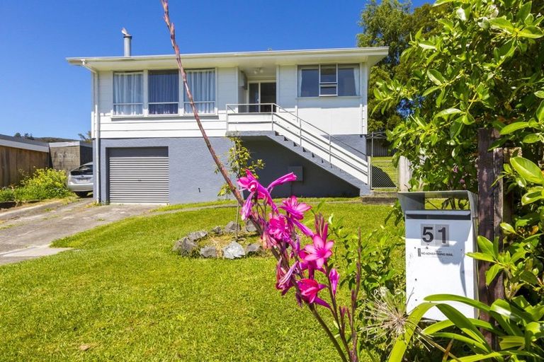 Photo of property in 51 Blueberry Grove, Timberlea, Upper Hutt, 5018