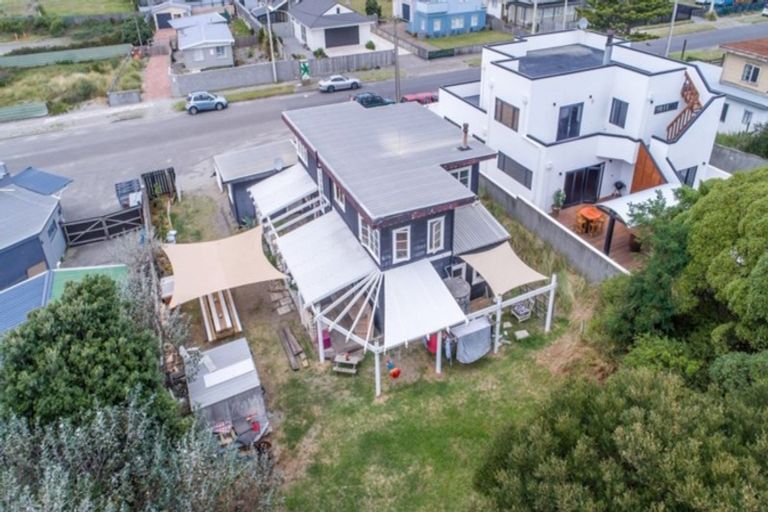 Photo of property in 4 Hunia Terrace, Himatangi Beach, Foxton, 4891