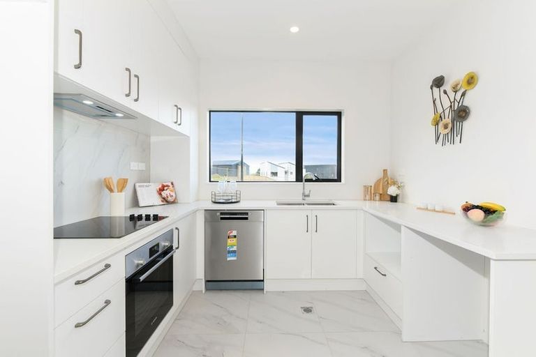 Photo of property in 53a Crestview Rise, Papakura, 2110