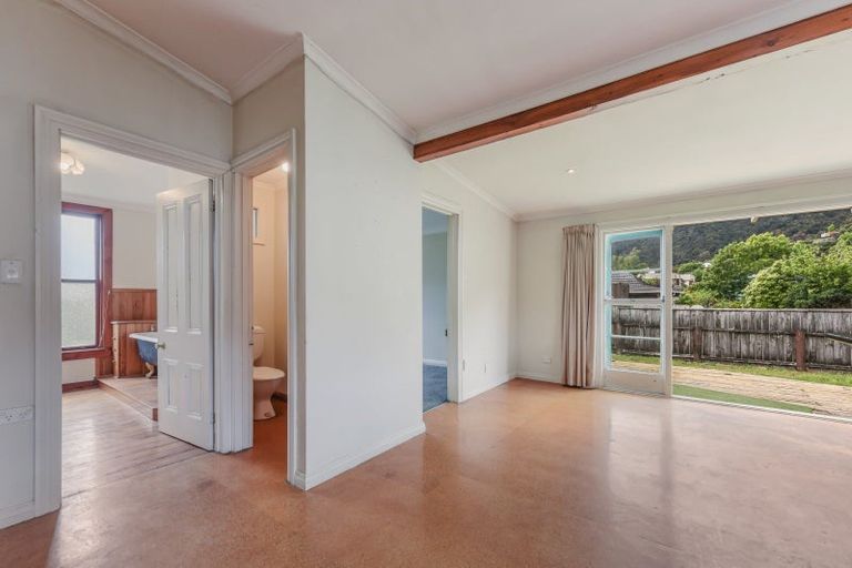 Photo of property in 24 Devon Street, Picton, 7220