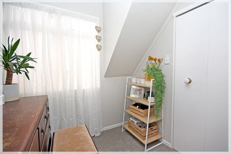 Photo of property in 10 Guildford Street, Levin, 5510