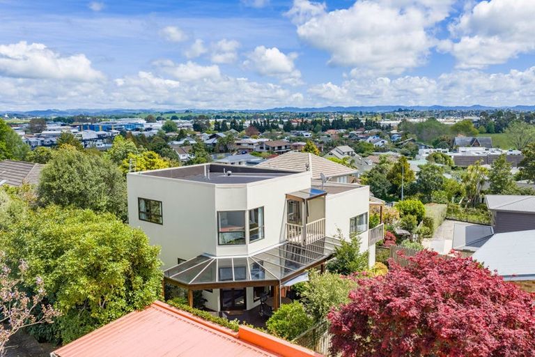 Photo of property in 135a Lake Crescent, Hamilton Lake, Hamilton, 3204