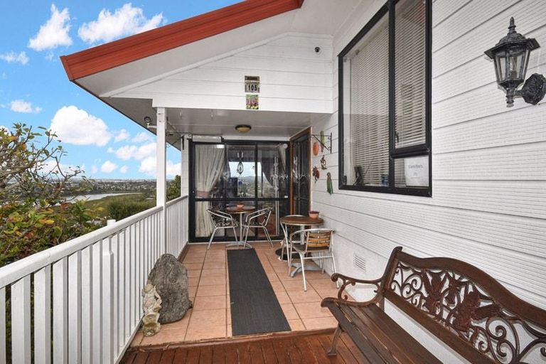 Photo of property in 105 Luckens Road, West Harbour, Auckland, 0618