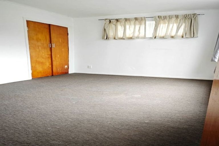 Photo of property in 18 Saint Leonards Road, Kelston, Auckland, 0602