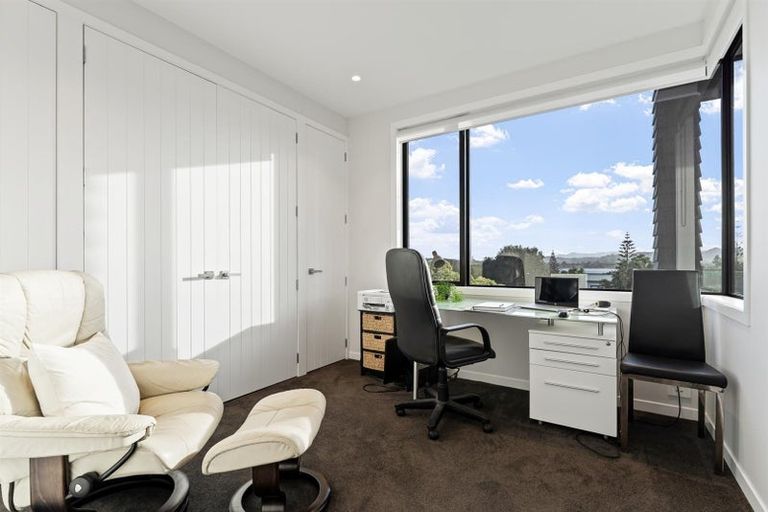 Photo of property in 30 Caroline Heights, Omaha, 0986