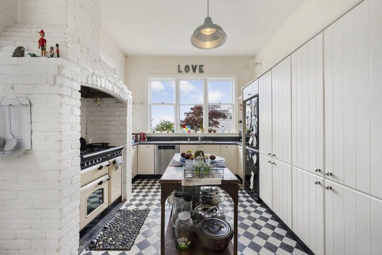 Photo of property in 26 Newman Terrace, Thorndon, Wellington, 6011