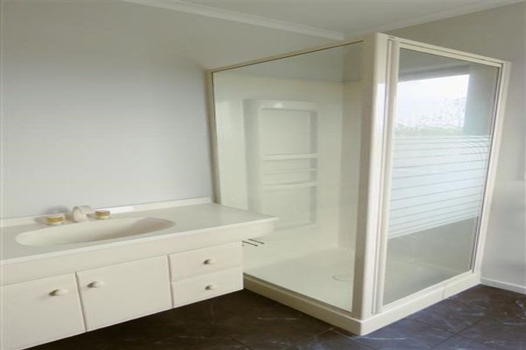 Photo of property in 25 Veale Road, Frankleigh Park, New Plymouth, 4310