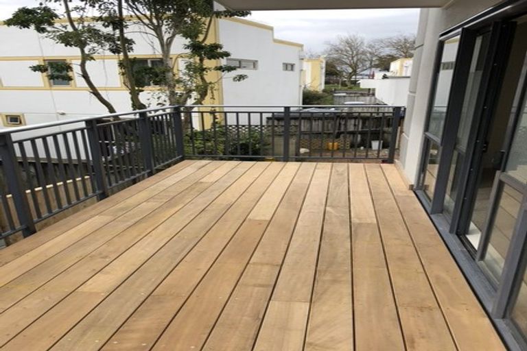 Photo of property in Krisley Court, 1/6 Ambrico Place, New Lynn, Auckland, 0600