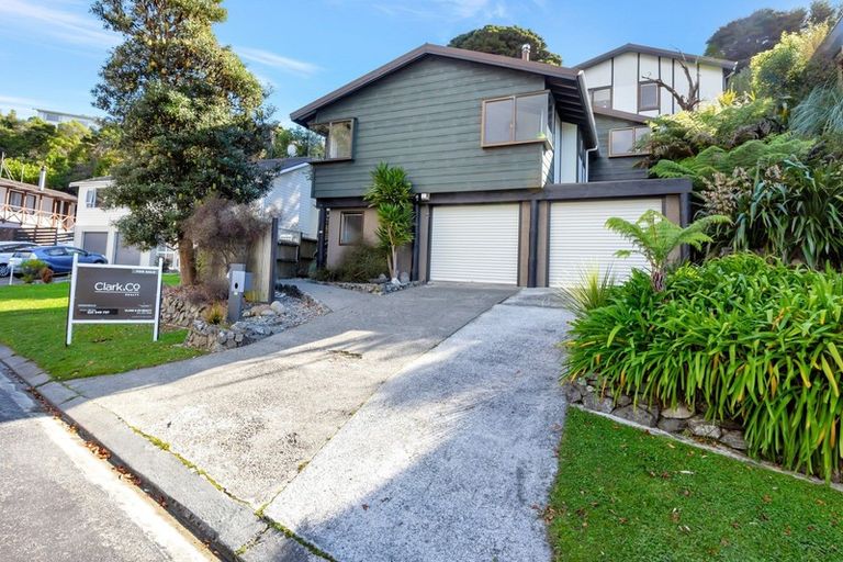 Photo of property in 4 Mizzen Place, Whitby, Porirua, 5024