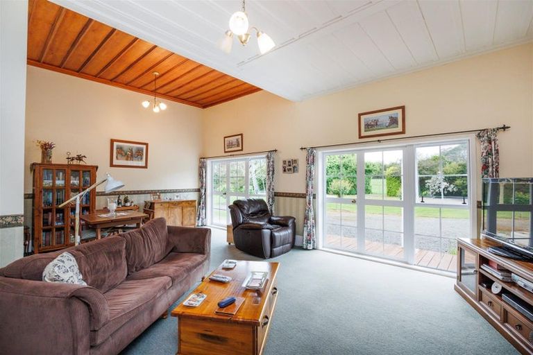 Photo of property in 375 Rangatira Road, Hunterville, 4786