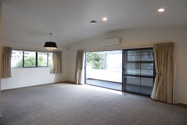 Photo of property in 56a Lagoon Way, West Harbour, Auckland, 0618