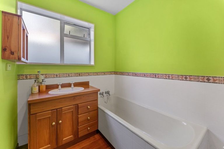 Photo of property in 84 Heretaunga Square, Silverstream, Upper Hutt, 5019