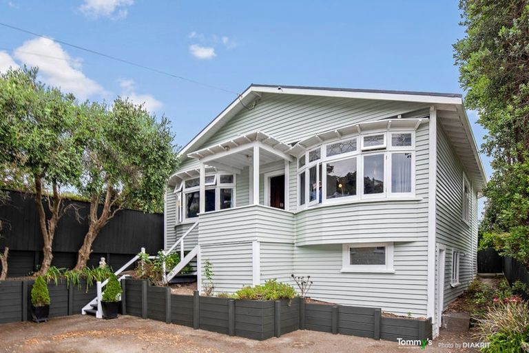 Photo of property in 92 Townsend Road, Miramar, Wellington, 6022