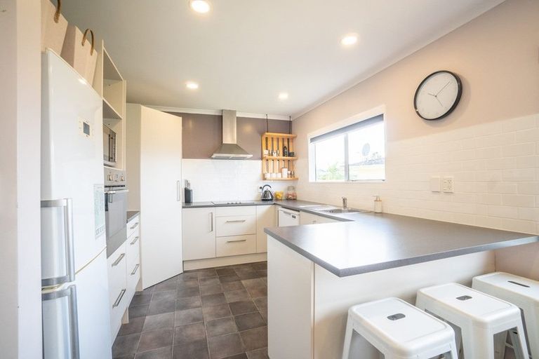 Photo of property in 10 Ashton Place, Highbury, Palmerston North, 4412
