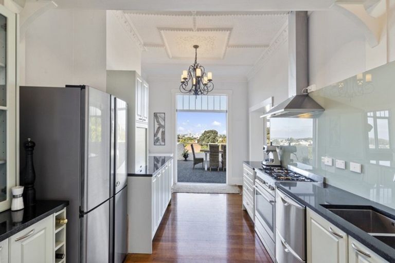 Photo of property in 366 Devon Street West, Lynmouth, New Plymouth, 4310