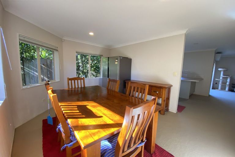 Photo of property in 6e Clearwater Cove, West Harbour, Auckland, 0618