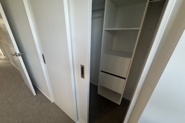 Photo of property in 2/39 Archers Road, Hillcrest, Auckland, 0629