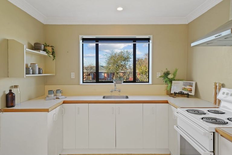 Photo of property in 2/15 Lowry Avenue, Redwood, Christchurch, 8051