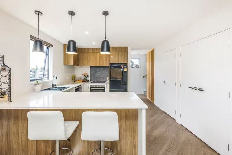 Photo of property in 1/11 Lewis Road, Pakuranga, Auckland, 2010