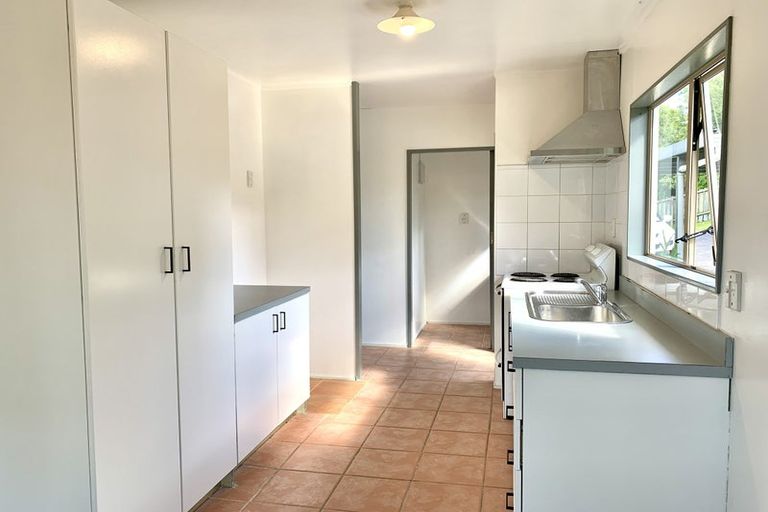 Photo of property in 2/87 Fairclough Road, Beach Haven, Auckland, 0626