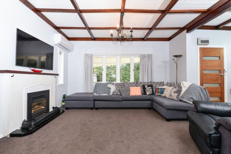 Photo of property in 15 Windsor Road, Maeroa, Hamilton, 3200