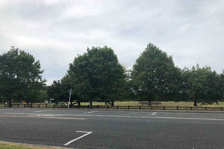 Photo of property in 25 Taupaki Road, Taupaki, Henderson, 0782