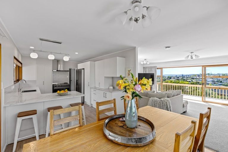 Photo of property in 14 Birdie Place, Red Beach, 0932