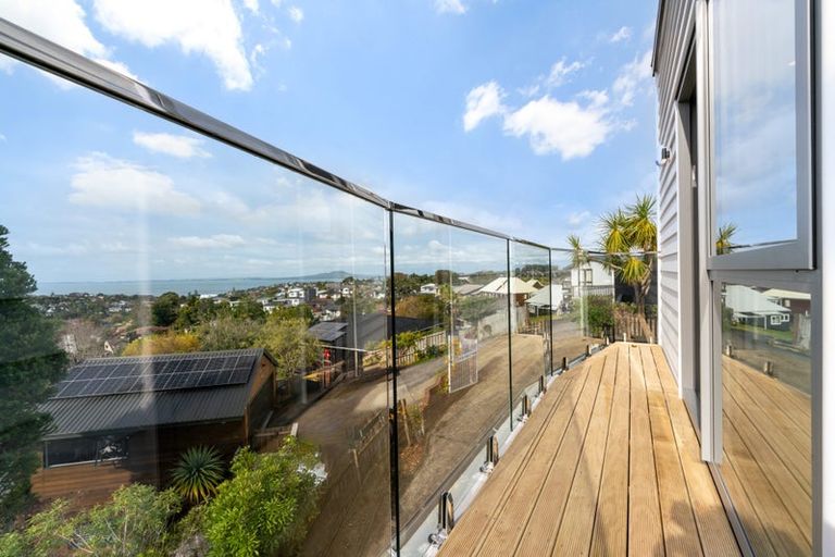 Photo of property in 3/433a East Coast Road, Mairangi Bay, Auckland, 0630