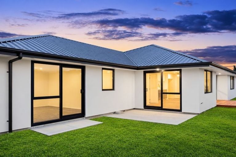 Photo of property in 21 Oakmill Drive, Casebrook, Christchurch, 8051