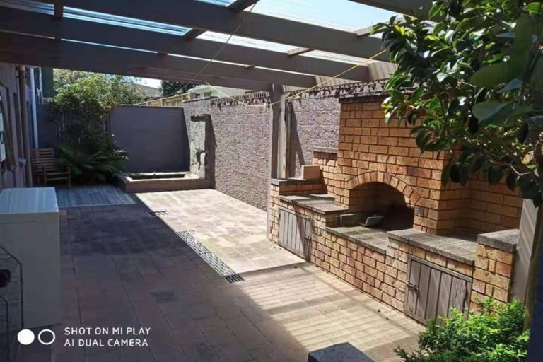 Photo of property in 1/70 Highland Park Drive, Highland Park, Auckland, 2010