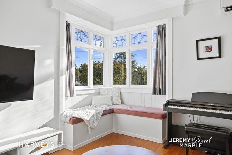 Photo of property in 1/112a View Road, Sunnyvale, Auckland, 0612