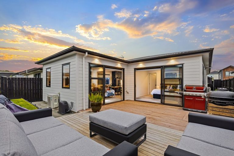 Photo of property in 29 Lumbarda Drive, Kumeu, 0810