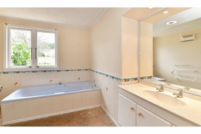 Photo of property in 2882 Kaipara Coast Highway, Glorit, Warkworth, 0984