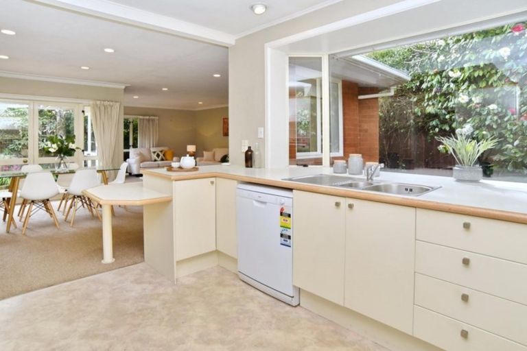 Photo of property in 36 Highfield Place, Avonhead, Christchurch, 8042