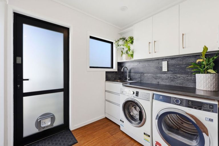 Photo of property in 64 Robbies Road, Shelly Park, Auckland, 2014