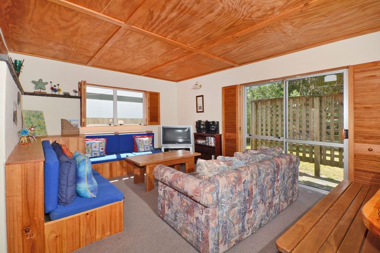 Photo of property in 5 Waetford Road, Matapouri, Whangarei, 0173