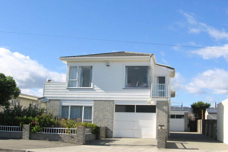 Photo of property in 2 Oriental Street, Petone, Lower Hutt, 5012