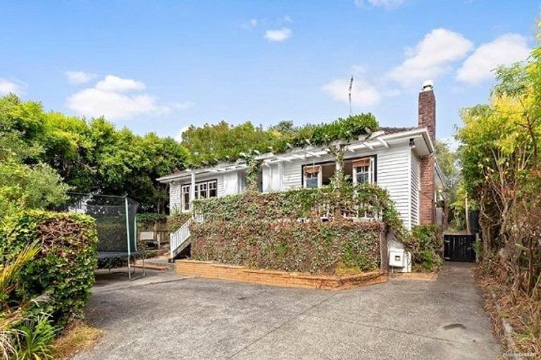 Photo of property in 12 Handley Avenue, Narrow Neck, Auckland, 0624