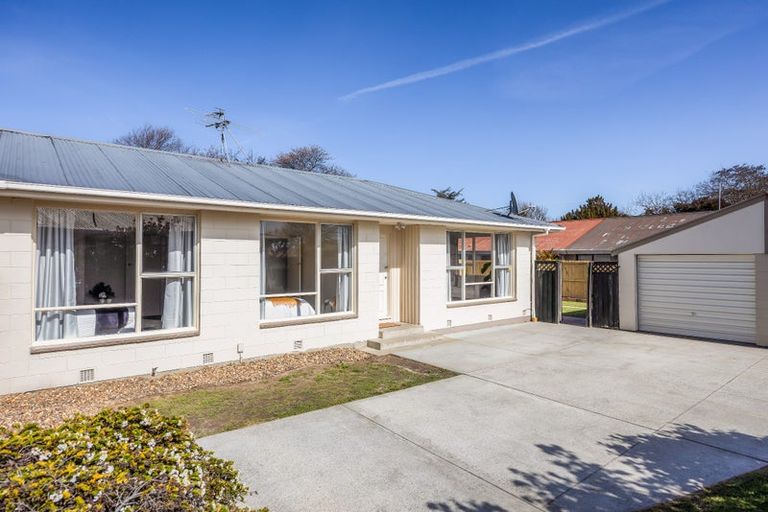Photo of property in 2/18 Inwoods Road, Parklands, Christchurch, 8083