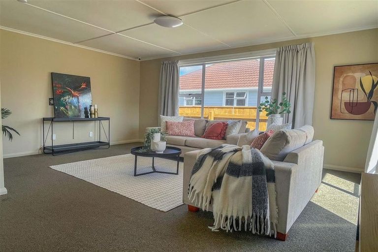 Photo of property in 4 Hollard Grove, Avalon, Lower Hutt, 5011