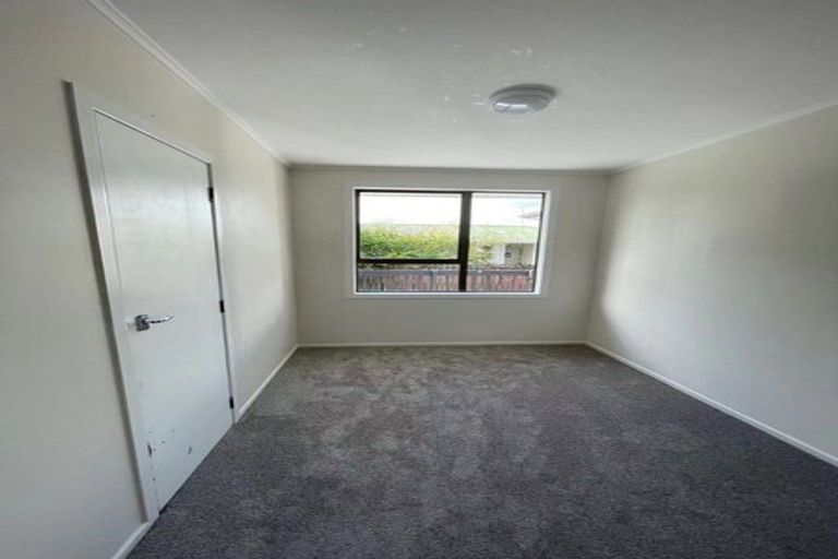 Photo of property in 128 Cobham Crescent, Kelston, Auckland, 0602