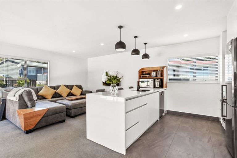 Photo of property in 25a Wallace Road, Ranui, Auckland, 0612