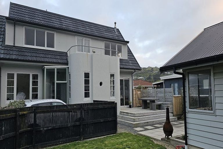 Photo of property in 28 Beauchamp Street, Tawa, Wellington, 5028