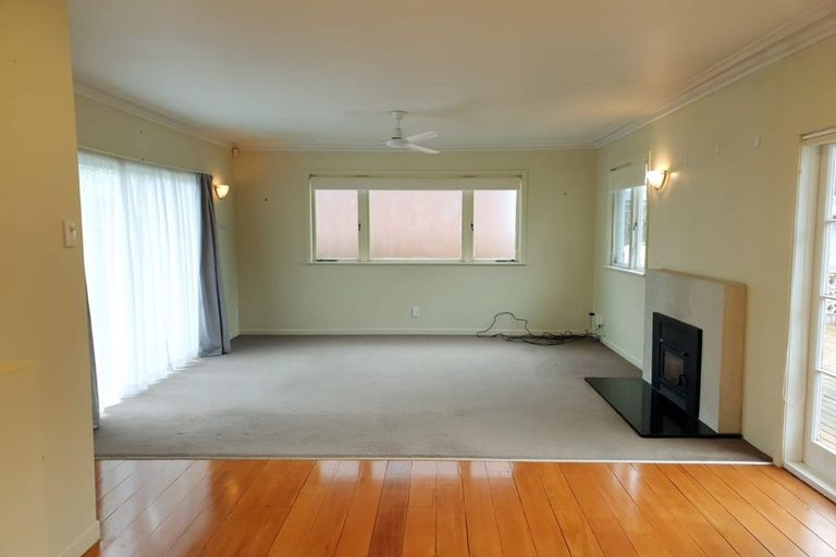 Photo of property in 6 River Road, Te Atatu Peninsula, Auckland, 0610